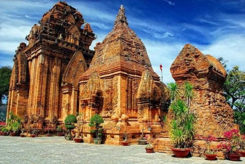 Tháp bà Ponagar - Quần thể kiến trúc của người Chăm Pa
